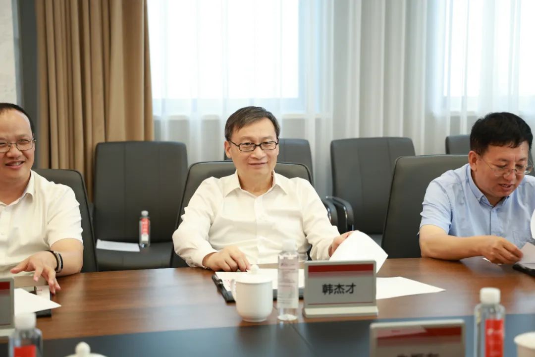 中国科学院院士、哈尔滨工业大学校长韩杰才一行莅临九游会J9考察指导